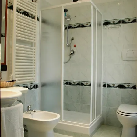 Shasa Hotel 3*